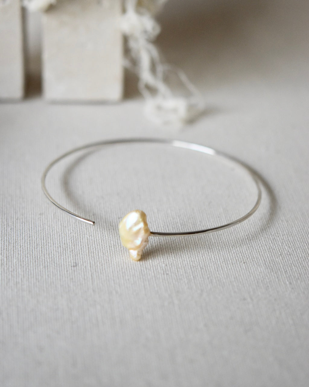 Ursula choker